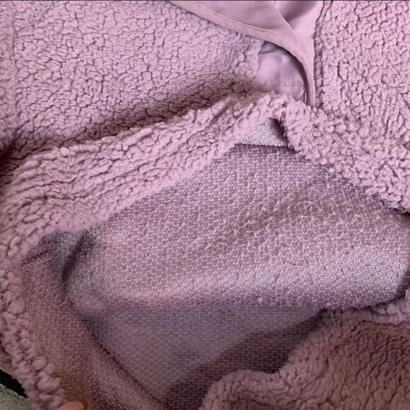 🔮 WALLFLOWER| Sherpa Pullover  - Picture 3 of 4